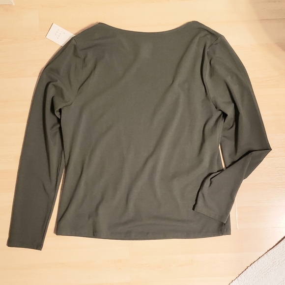NWT Asymmetrical Neck T - Picture 4 of 4